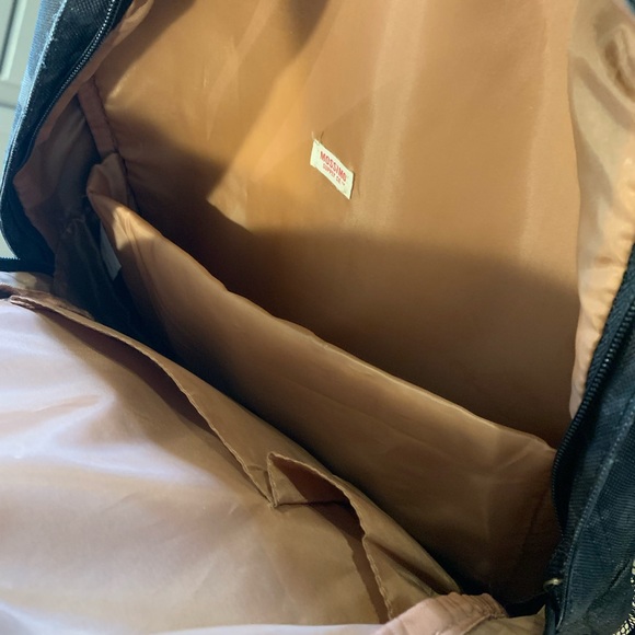 Backpack, 3 large sections w/ 2 side pockets - Picture 7 of 7